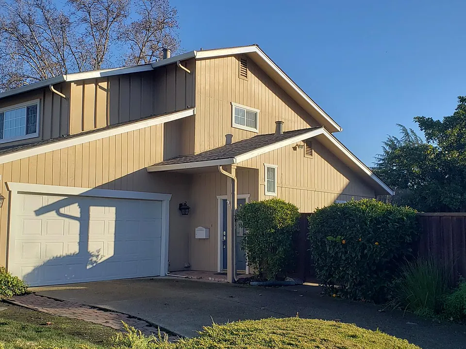 181 Larkwood Cir