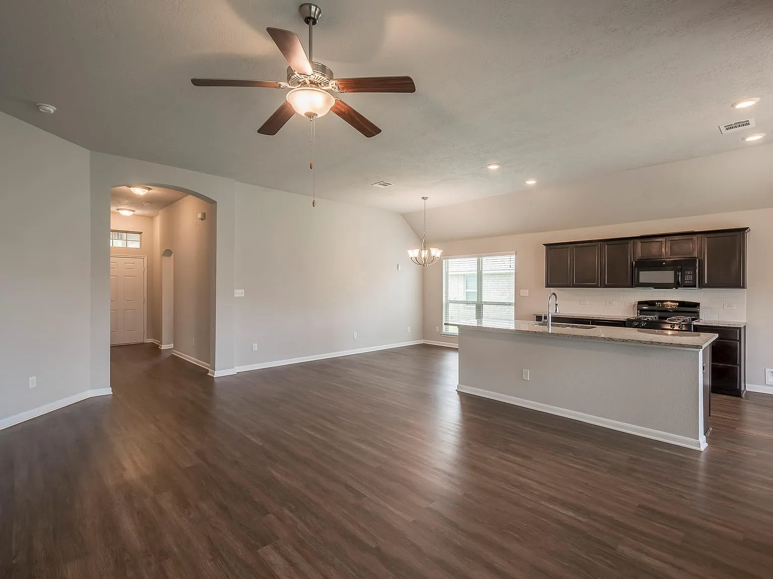 4 bed, 2.0 bath, 1755 sqft, $1,975 — Photo 4