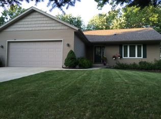 285 Trinity Dr SW, Grand Rapids, MI 49548