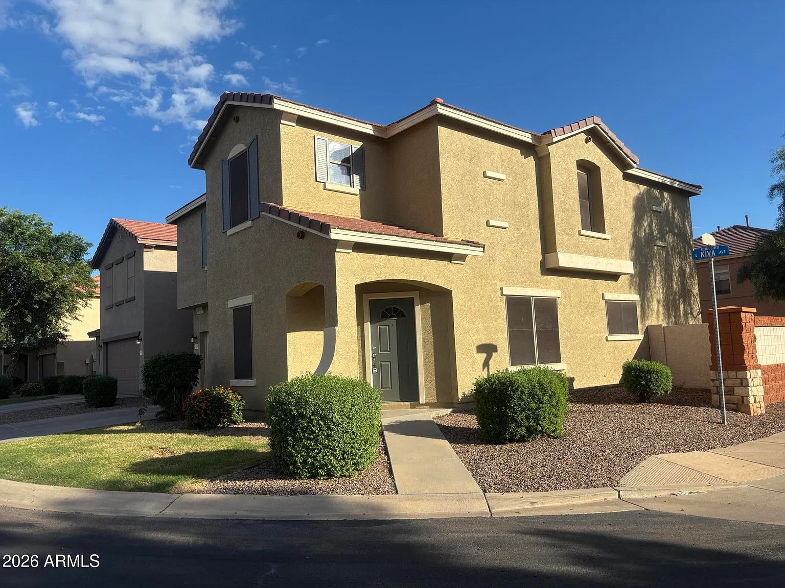 4 bed, 2.5 bath, 2370 sqft, $2,150 — Photo 2