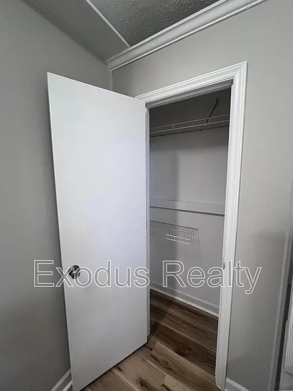 1 bed, 1.0 bath, 300 sqft, $220 — Photo 3
