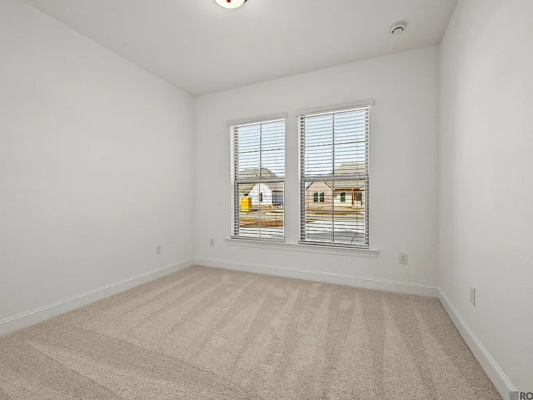 38405 Parliament Dr — Photo 14