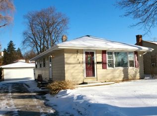 1951 Chestnut St, Waukegan, IL 60087