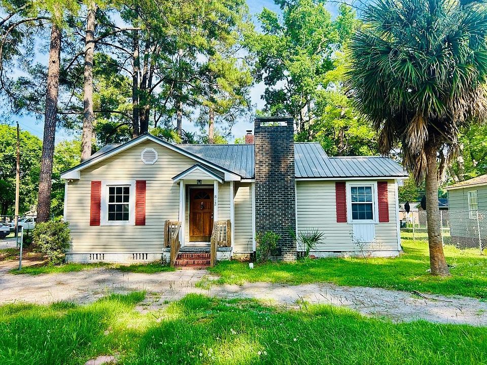 1st image of 812 Jaycee Terrace