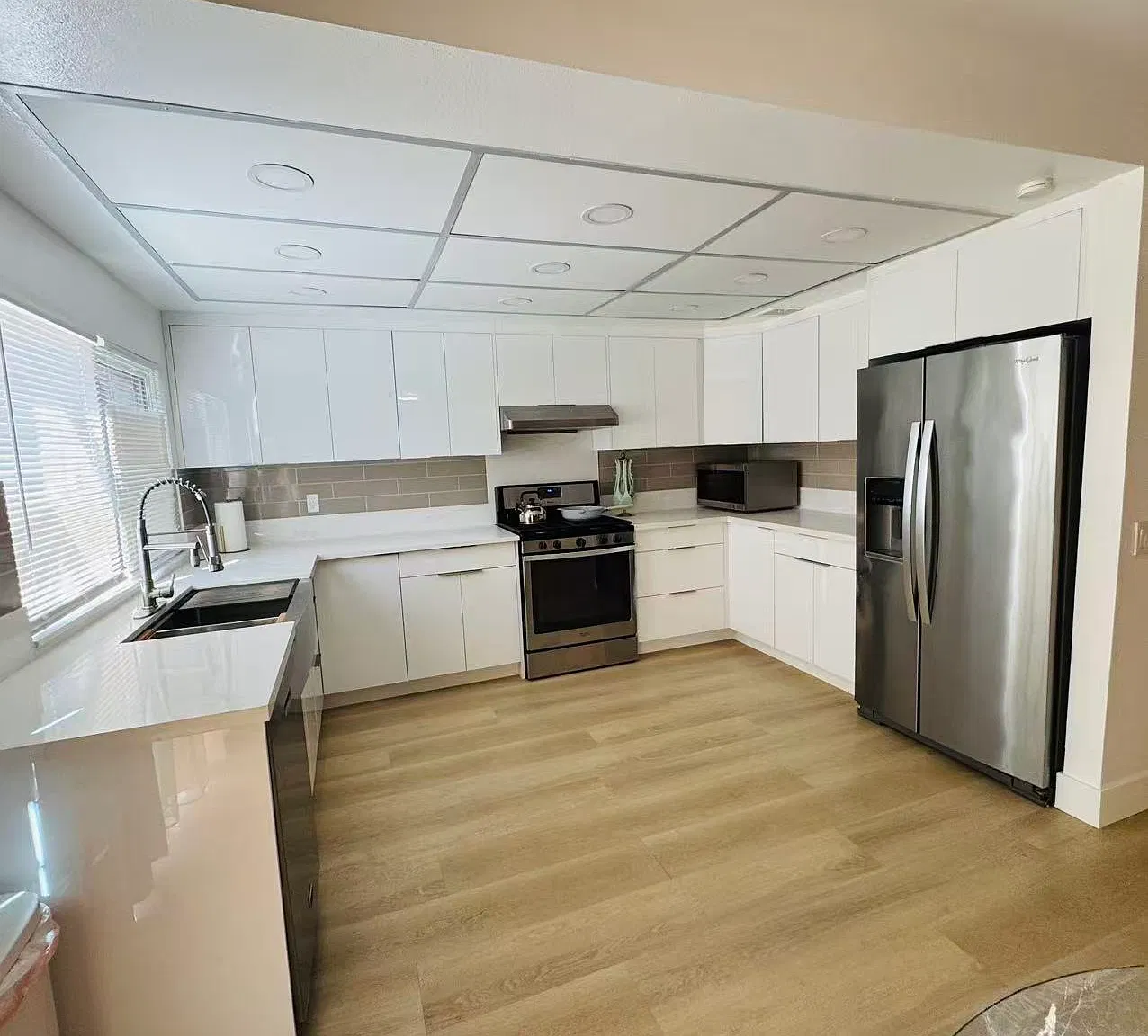 4 bed, 2.5 bath, 1983 sqft, $4,000 — Photo 1