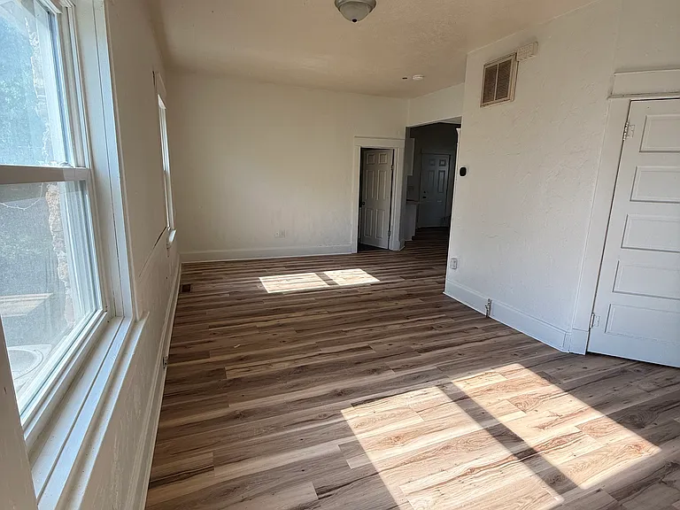 1428 W Central St — Photo 3
