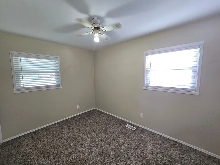 9809 Old Six Mile Ln — Photo 32
