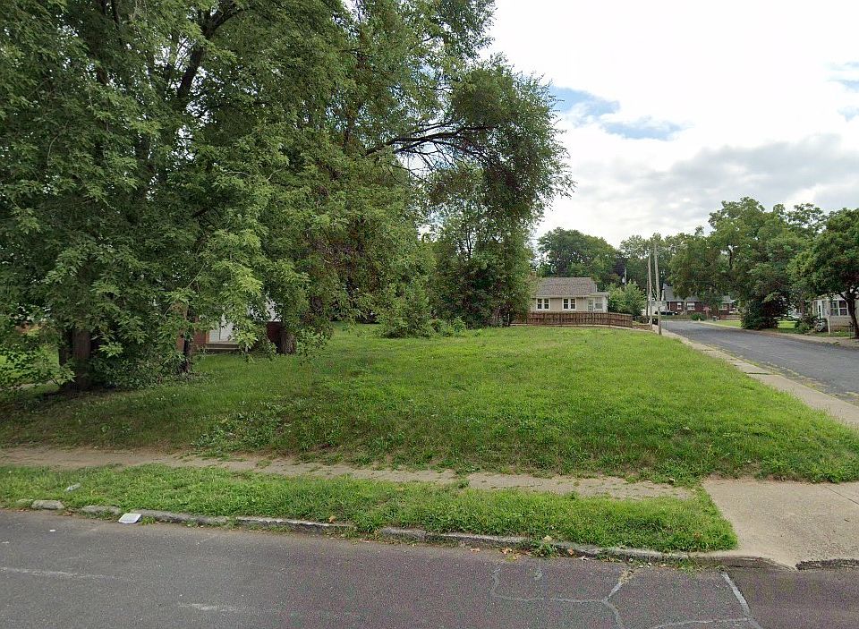 2nd image of 1402 N Broadway St
