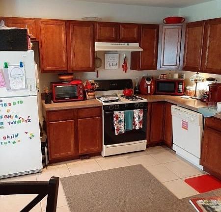 3rd image of 2 Mulberry Ln