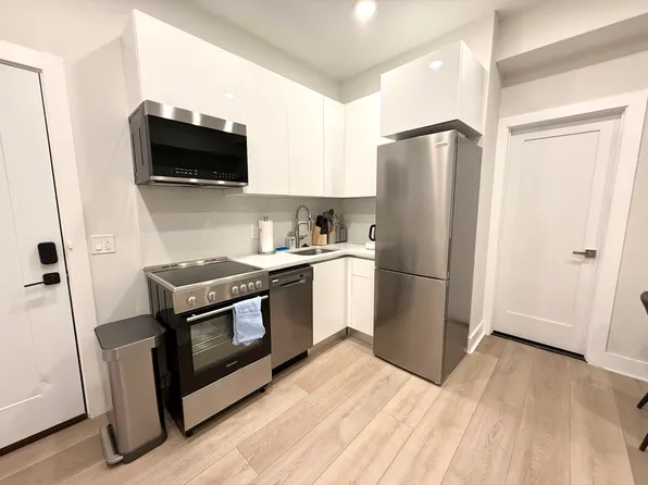 2216 Walnut St #4M, Philadelphia, PA 19103