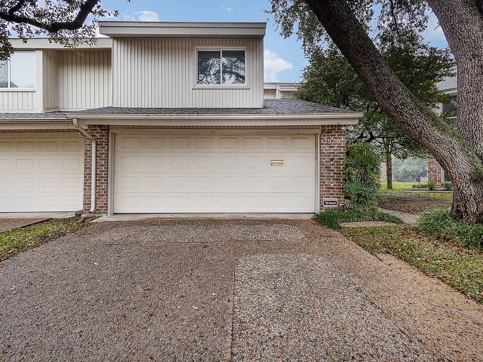 1st image of 2926 Woodcroft Cir