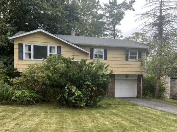 8 Windsor Ave, Hopatcong Boro, NJ 07843