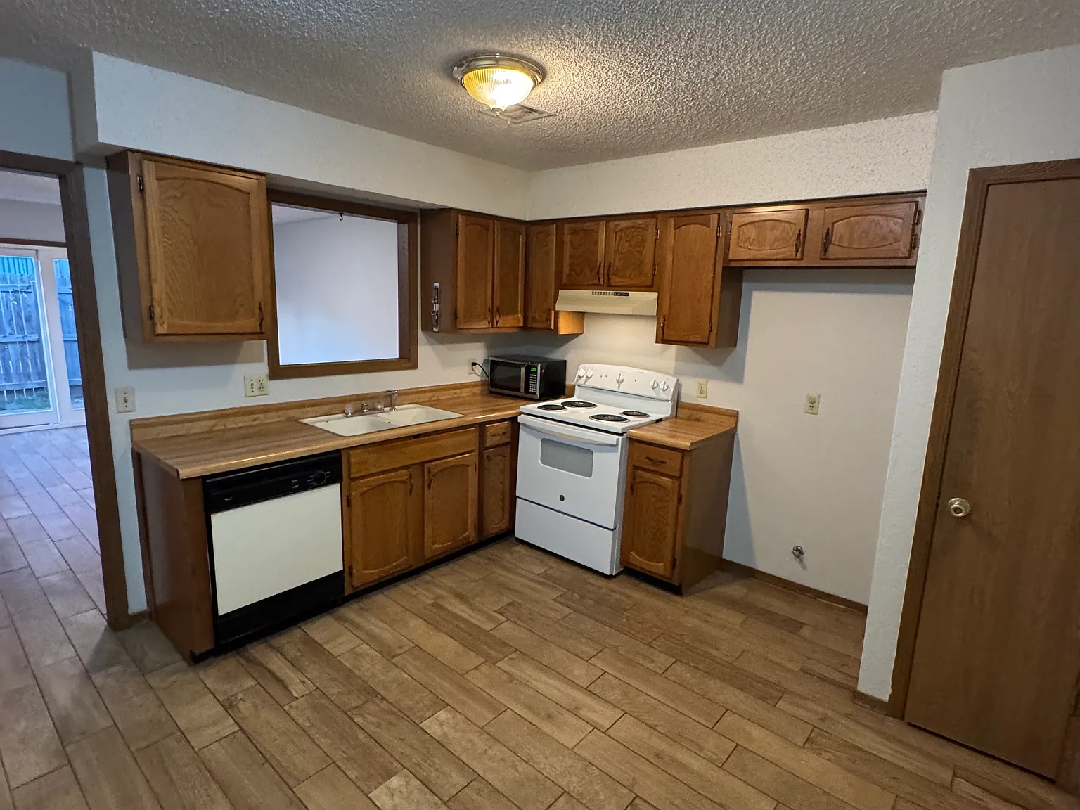 3 bed, 1150 sqft, $1,500 — Photo 2