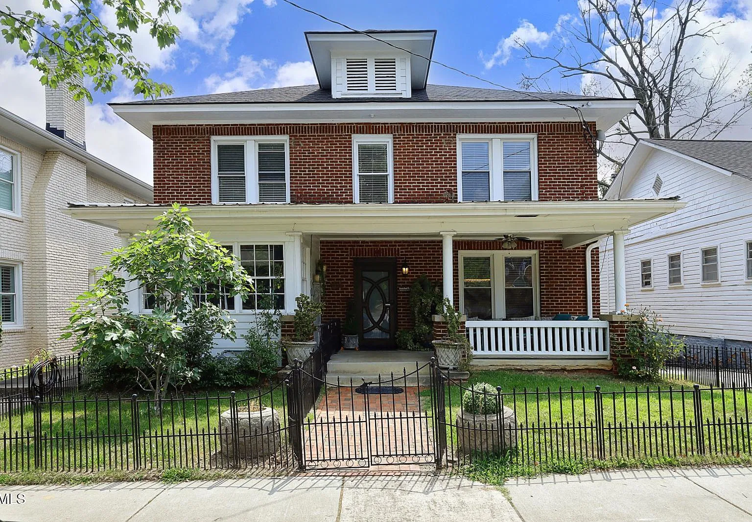 3 bed, 2.0 bath, $2,300 — Photo 1