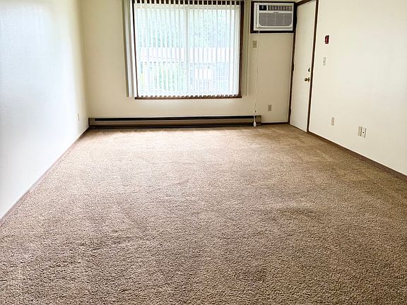 4th image of 917 Silver Lake Dr #2390-08
