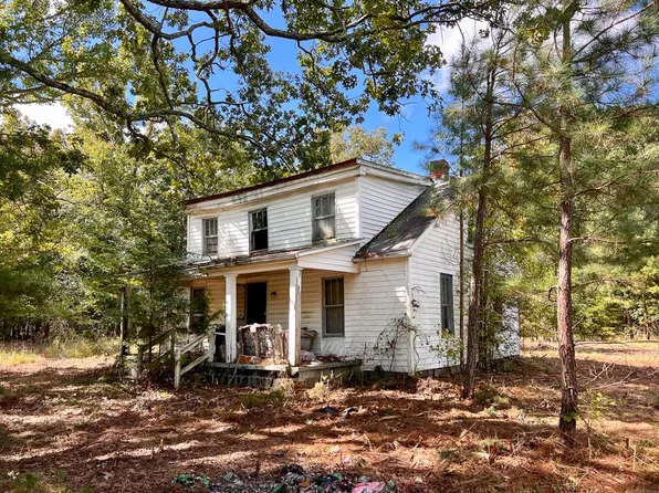 1612 Country Club Dr, Chase City, VA 23924