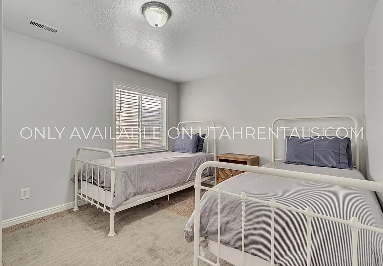 232 W 200 N — Photo 22