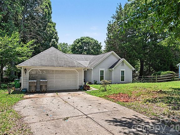 3rd image of 8410 Gidleigh Ct