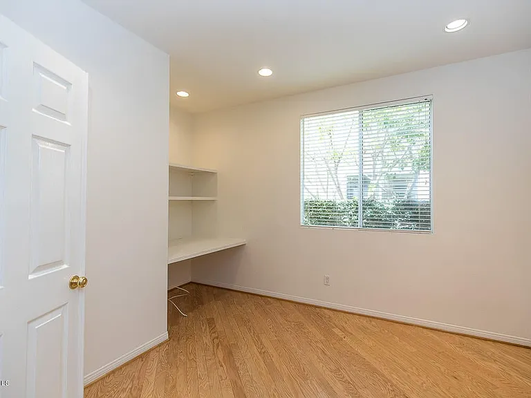 3035 Hollycrest Ave — Photo 7
