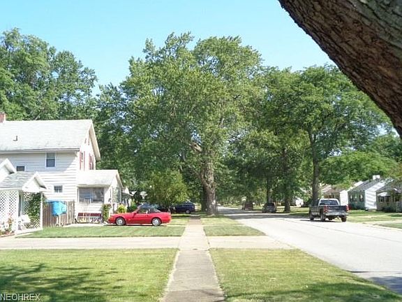 2nd image of 214 Longford Ave