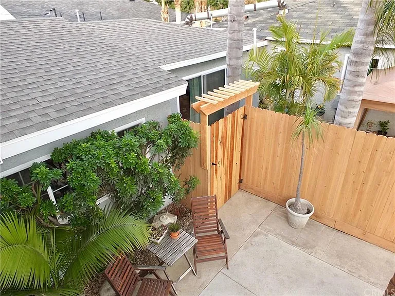 1877 San Francisco Ave #A — Photo 8