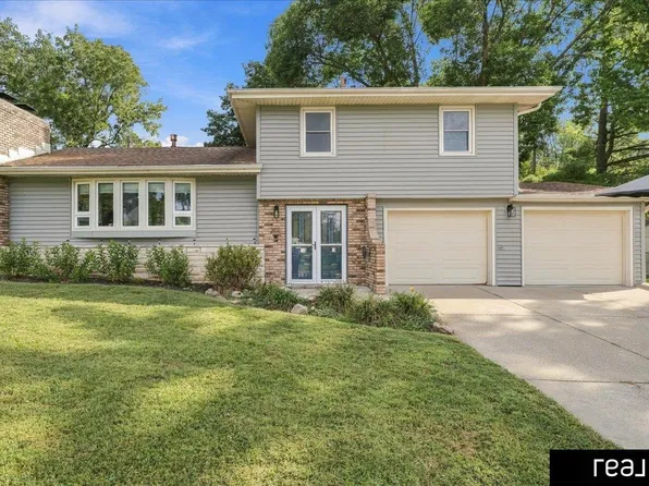 201 Lorraine Dr, Bellevue, NE 68005