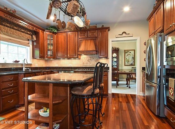 5th image of 1027 W Willow St