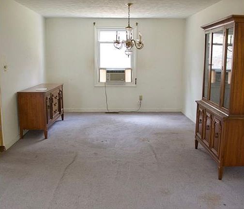3rd image of 107 Boxwood Ct