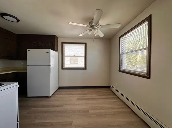 207 Fort Howard Ave - Complex, 207 Fort Howard Ave #9, De Pere, WI 54115