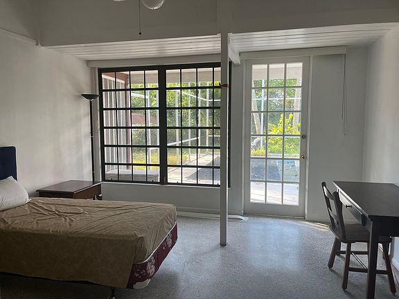 Room to rent with single bed, desk, dresser, end table, bookcase, linens. Patio private entry.