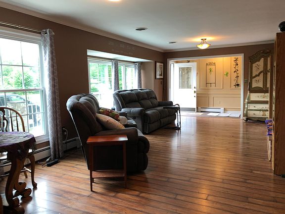 2nd image of 2004 Somerset Ln