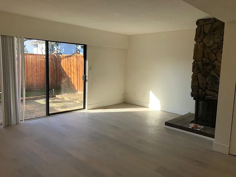 9700 Glenacres Dr — Photo 7