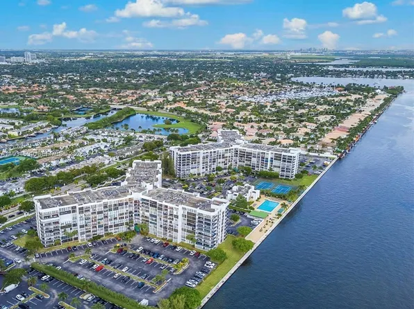 1000 Parkview Dr APT 107, Hallandale, FL 33009