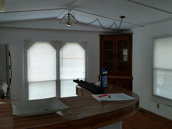 4th image of 179 Vellines Ave