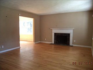 4th image of 2410 Skokie Dr