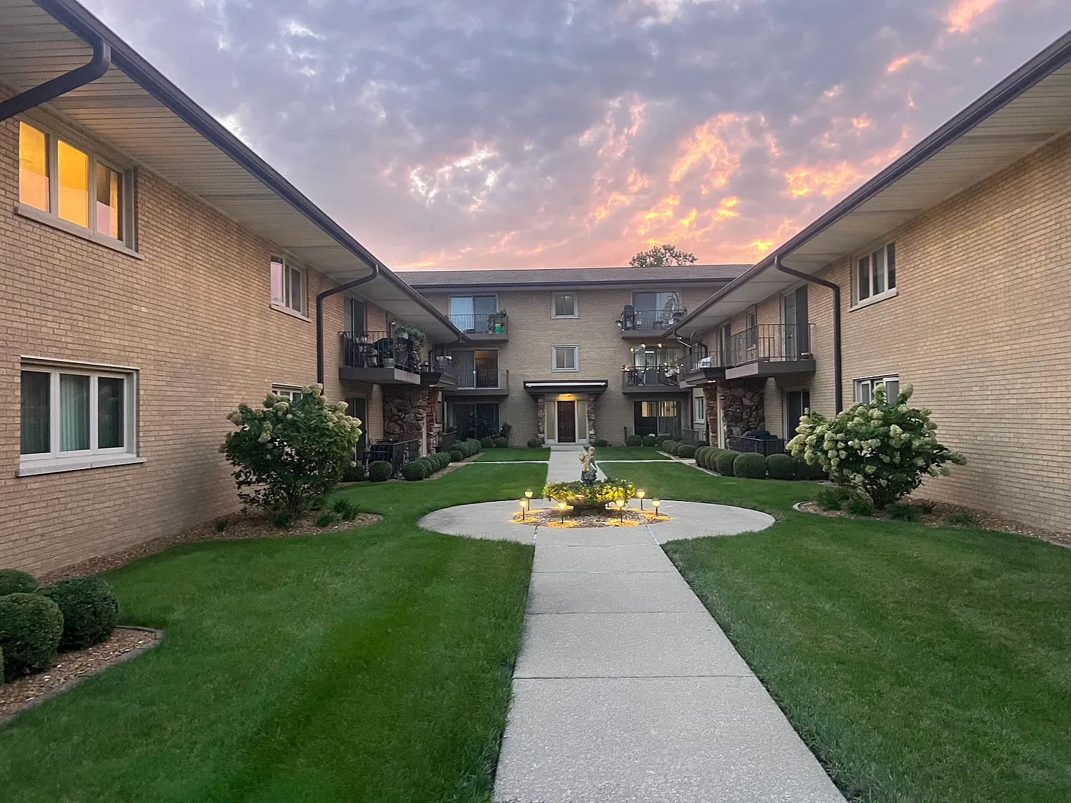 2 bed, 1000 sqft, $2,100 — Photo 3