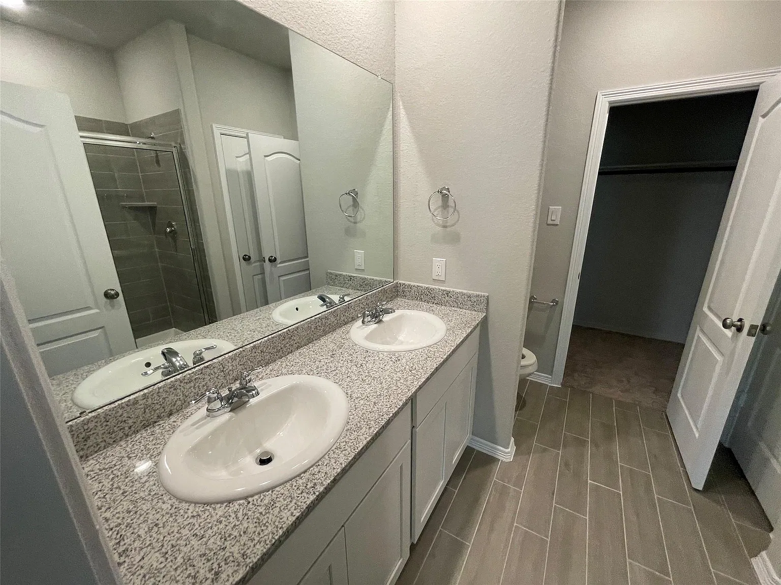 4 bed, 2.5 bath, 2145 sqft, $2,095 — Photo 4