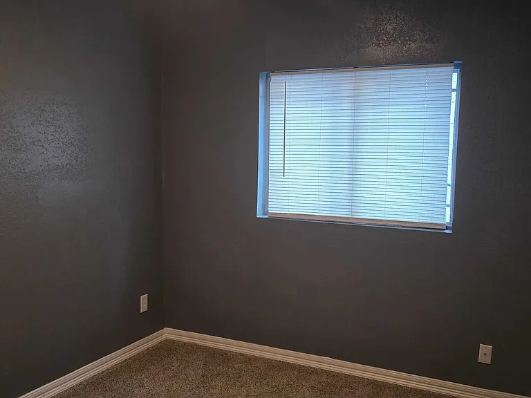 210 N Rowe St — Photo 18