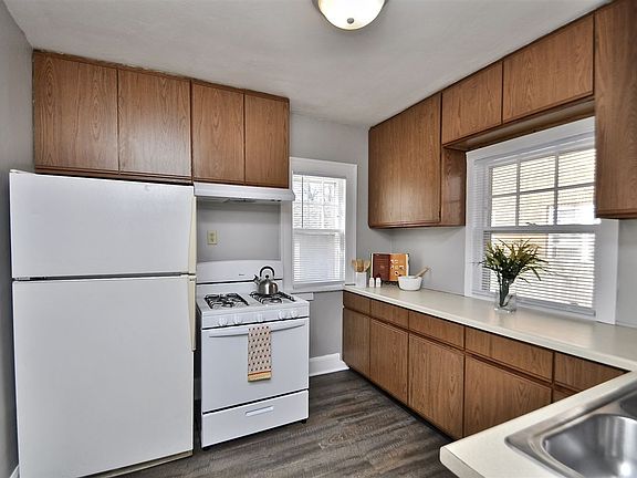 3rd image of 703 Camlin Ave