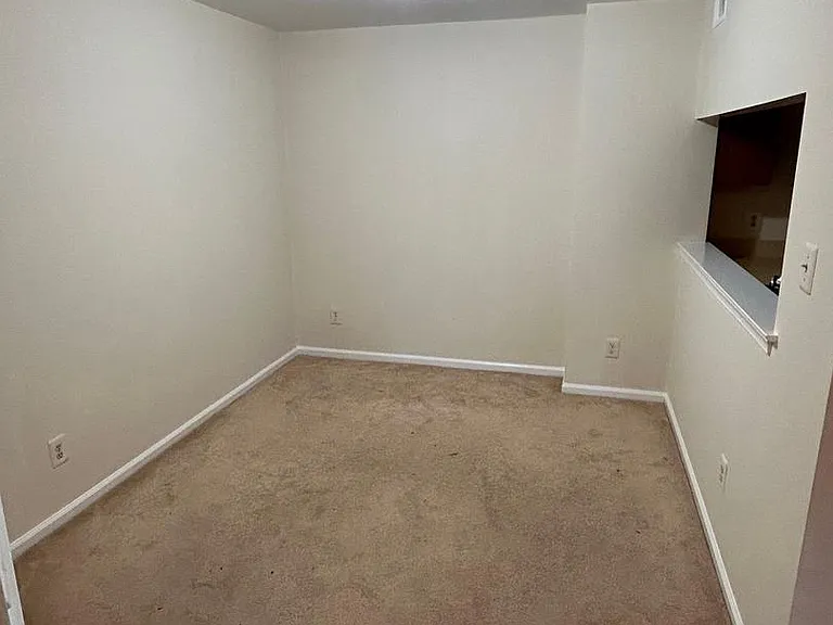 2919-F S Woodstock St #F — Photo 5