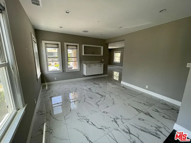 842 S Wooster St — Photo 5