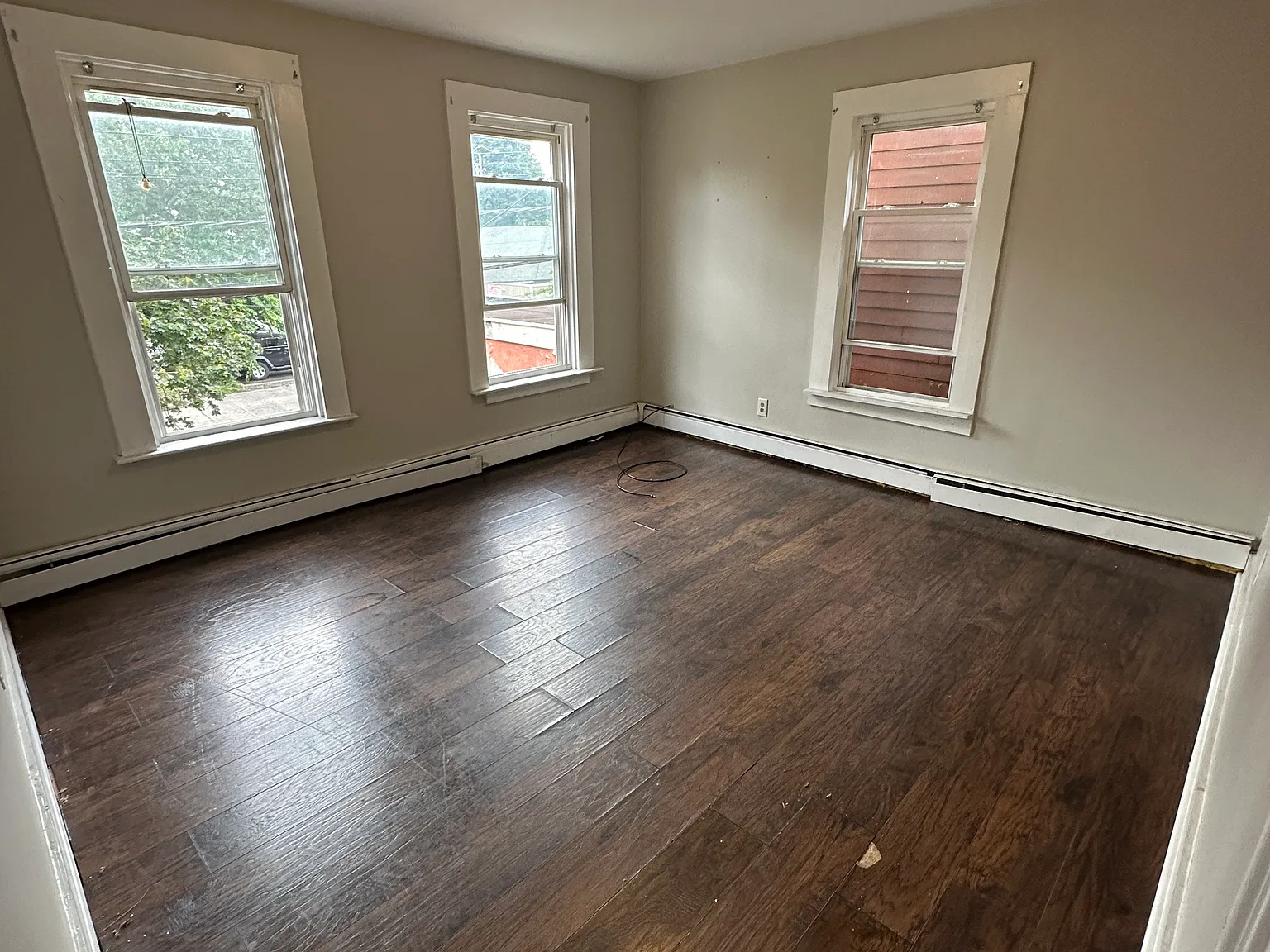 5 bed, 1300 sqft, $2,249 — Photo 3