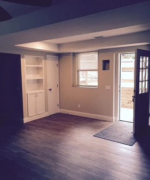 328 E Broadway — Photo 19