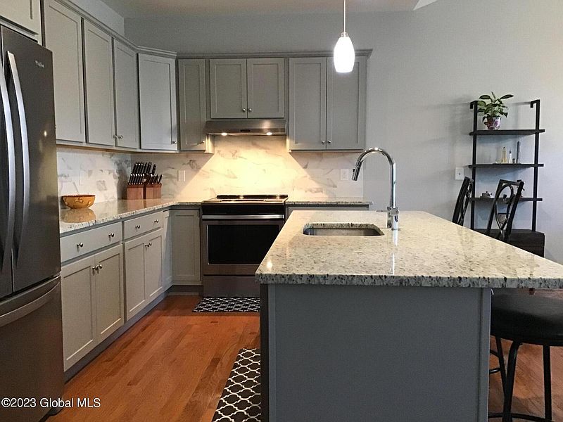 3rd image of 14 Essex Street