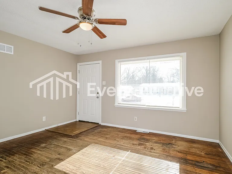 1535 Redman Blvd — Photo 4