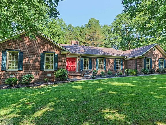 3rd image of 521 Parkwood Ln
