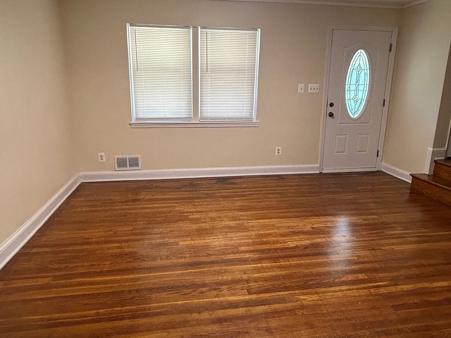 3 bed, 1375 sqft, $2,300 — Photo 2