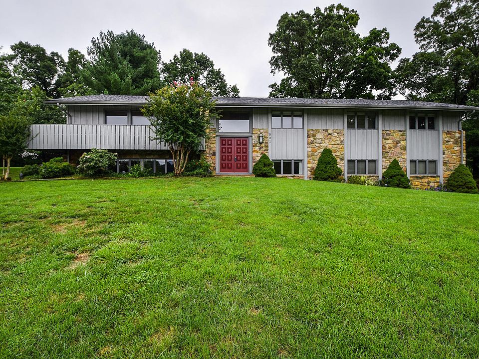 1st image of 901 Old Court Ln SW