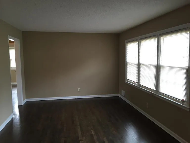 6213 N Woodland Ave — Photo 3