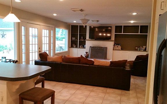 3rd image of 302 Oak Dr